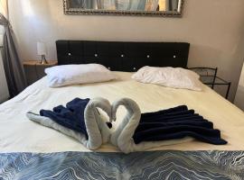 chez moumie studio meublée piscine jacuzzi chezmoumie，位于伯韦的酒店