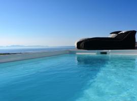 Luxury Santorini Villa Villa Elysian Tessera Private Pool 1 Bedroom、Foinikiáのホテル