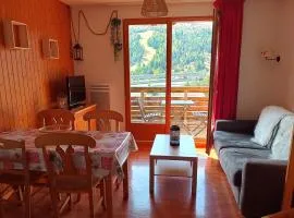 Duplex 4 pers avec balcon, piscine couverte, proche pistes – Superdévoluy - FR-1-504-570