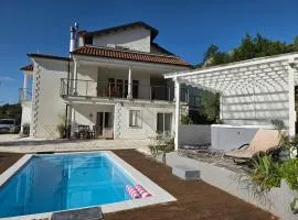 Ferienwohnung mit Pool Kroatien mit Meerblick und Pool