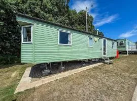 Dog-Friendly Caravan At Valley Farm Near To Clacton-On-Sea Ref 46361Bv