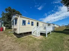 Homely Caravan With Side Decking At Valley Farm Nearby Clacton-On-Sea Ref 46077V
