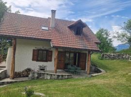 Maison de campagne et montagne près des stations de ski, hotel i Sainte-Agnès