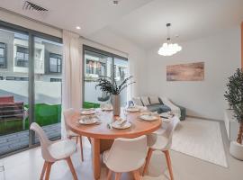 EasyGo- Lavish Townhouse with facilities