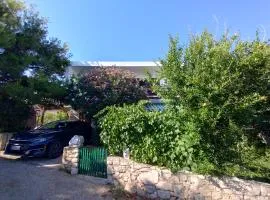 House with a garden 50m from the sea