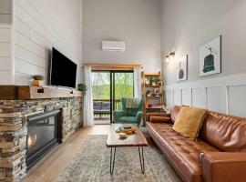 Renovated Ski In Out Condo King Bed Patio Grill, ξενοδοχείο σε Ellicottville