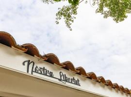 NOSTRA LIBERTAT - Piscine - Terrasse, hotell i Rivières