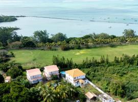 Grand Gaube Golf Sea View Apartment, hotel a Mauritius