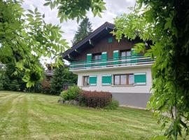 Chalet Mireneige, charme et confort face au Mont Blanc, Hotel in Combloux