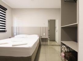 Lou Suítes - Suíte 13 - Simples, Confortável e Perfeito, hotel a Guarapuava