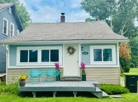 Charming Walled Lake MI Cottage