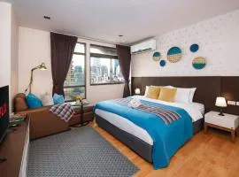 King suite with kitchen-Short walk to Park,BTS,Mall