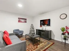 7 guests NYC-NWK Free parking