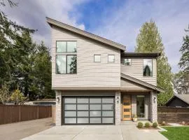 Modern 4BR Family Oasis - Treehouse Bunk &Game Room