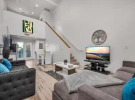 Urban Oasis Loft 1BR Koreatown Hollywood Private Parking Balcony