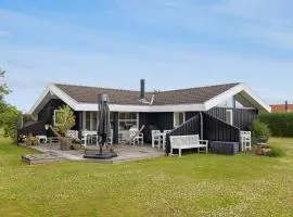 6 Bedroom Cozy Home In Otterup