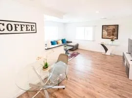 Large Modern One Bedroom With Dining Area & Parking