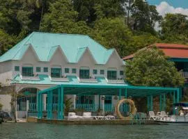 Adra Hostal Peten