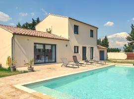 Maison Avec Piscine Privée, Hotel in Monteux