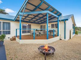 Beachwood - Fabulous Front-Row Goolwa Beach, Pet Friendly, hotel in Goolwa South