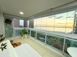 Apto estiloso com vista para baía