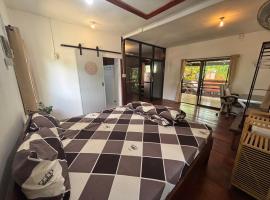 Thong Nuen Bungalow, hotel v destinaci Chaloklum