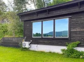 1 Bedroom Gorgeous Apartment In Kvisvik