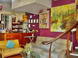 The Explorers Guesthouse and Hostel, hotel in Kuala Lumpur