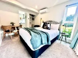 Portside Escape - Hotel Quality Linen