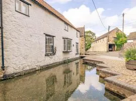Charming Cotswolds Retreat in the Heart of Dursley