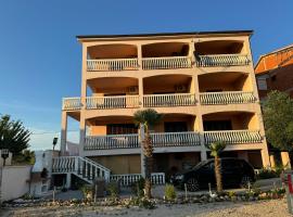 Apartments Bernarda 1, hotell i Nin