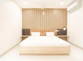 HOTEL #KSHIPRA # Near Shri Mahakaleshwar Jyotirlinga Temple & Railway Station - Best Budget Rooms With Fully Air Conditioned - Free Wi-fi - Room Service - Free Parking Available - BEST HOTEL IN UJJAIN