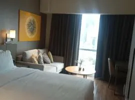Novotel Residence Hotel Manila by Jolly Luxe Suites at Acqua
