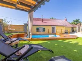 Old house Rustica with pool, jacuzzi and tavern - Valincic