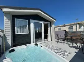 Sunnymede B5 - Fantasy Island - HOT TUB, ramped decking, patio doors, central heating, pet friendly - Meadow Lakes Caravan & Lodge Hire