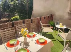 T3 avec sa terrasse au cœur du village médiéval
