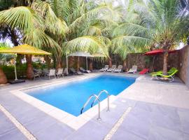 Casa Bianca, OSU, Premium Luxury, Breakfast, Pool & Gym, Restaurant, Beach 5mins, Airport 15mins, hotel con alberca en Accra
