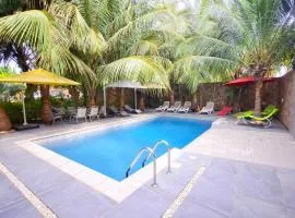 Casa Bianca, OSU, Premium Luxury, Free breakfast, Pool & gym, Restaurant, Airport 15 mins