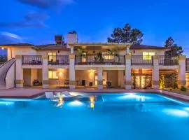 vegas saltwater, a luxury pool villa with 5BR, Spa, wet deck on a half acre lot