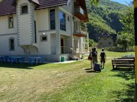 Bujtina Crystal Theth