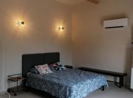Gite neuf avec accès sauna, bain a remous