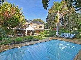 DC Guesthouse in Constantia, hótel í Sweet Valley