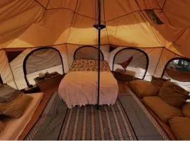 Tenda glamping tra gli ulivi nel nostro giardino in Sardegna