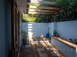 Blue Roof Bungalow, bungalow em Fish Hoek