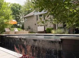 Private Basement Suite with Pool & Hot Tub Access