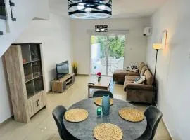 Blue Horizon Retreat-400m from the beach!
