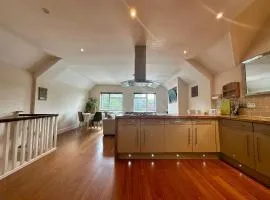 Stylish 2 Bed Apartment sleeps 4