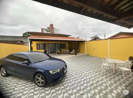 casa do Sol para 14 pessoas Martins de Sá Caragua 150m praia、カラグアタトゥーバのホテル