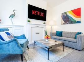 Contractor Friendly - Sleeps 7 - Fast WiFi - Near A50, hotel i Stoke-on-Trent