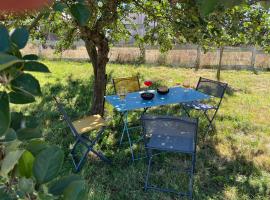 Parenthèse à la Maison de l'Ecrivain entre nature et petit déjeuner festin, hotel di Servon